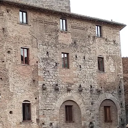 Cisterna 33 * San Gimignano