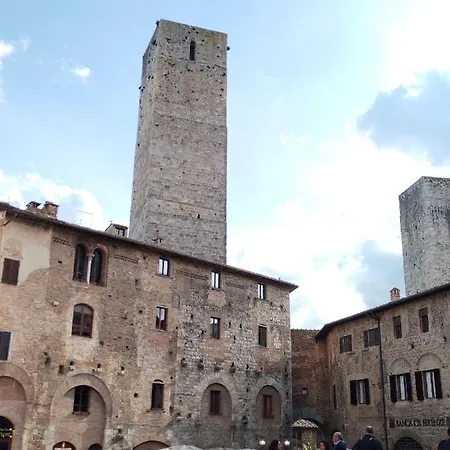 Cisterna 33 * San Gimignano