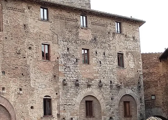 Cisterna 33 * سان جيمينيانو