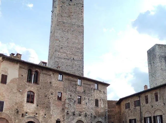 Cisterna 33 * San Gimignano